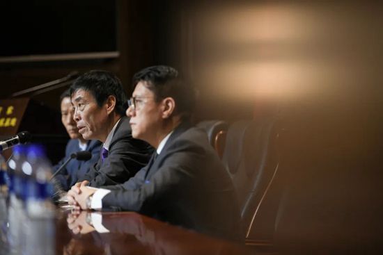女大学生的赞助商